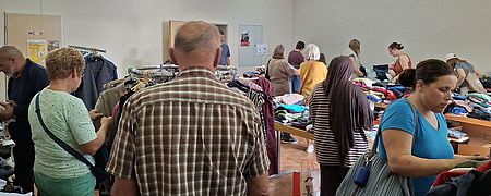 Auf dem Bild ist der Kleider Markt in Kandern zu sehen