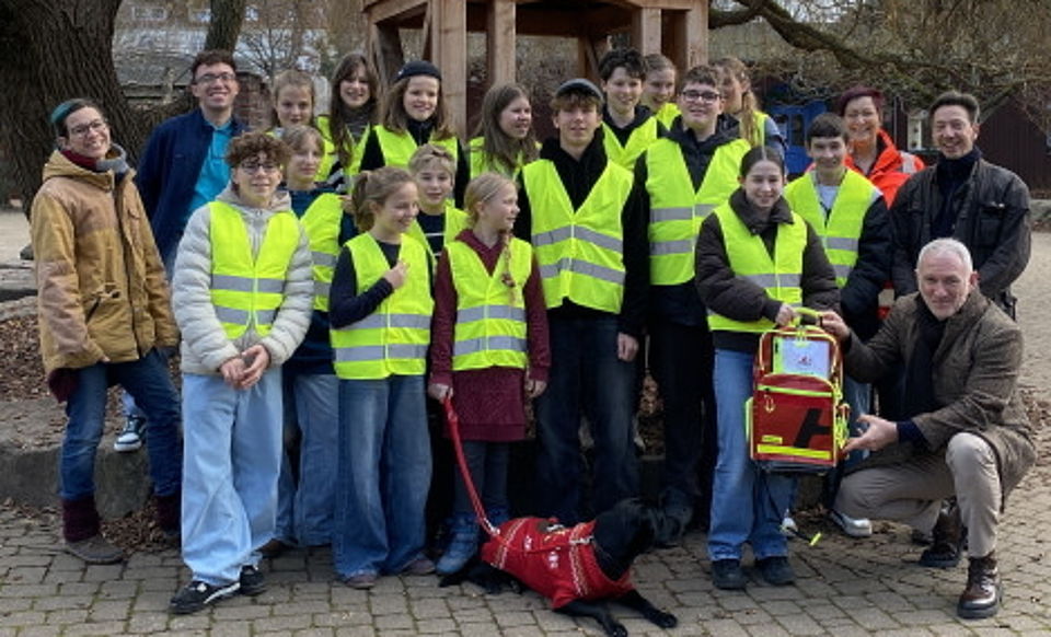Auf dem Bild sind die Schulsanitäter der Freien Waldorfschule Markgräflerland zu sehen